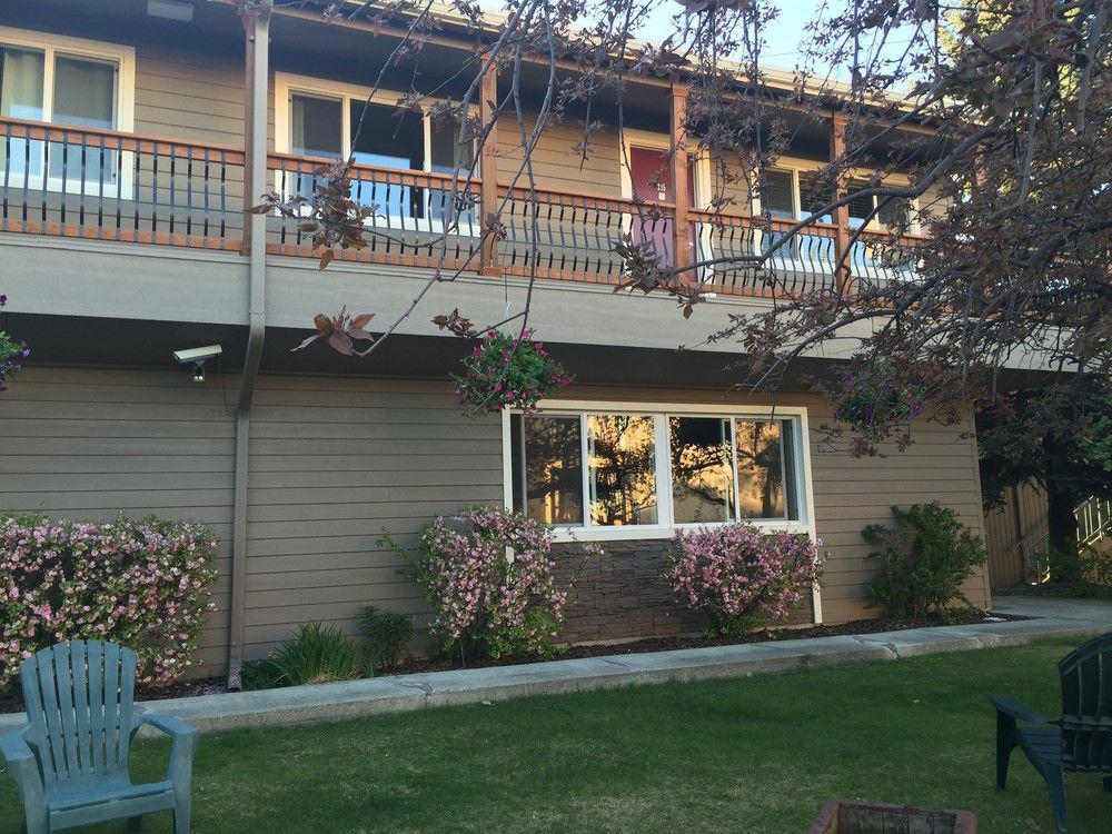 Lakeshore Inn & Suites Anchorage Exterior photo