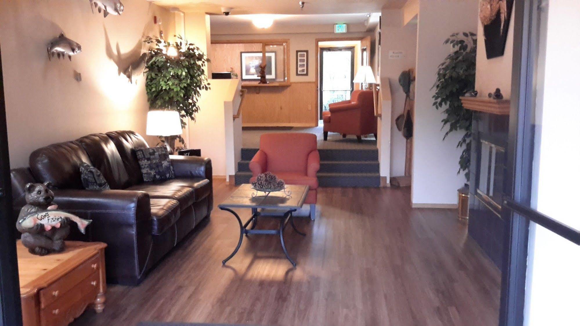 Lakeshore Inn & Suites Anchorage Exterior photo